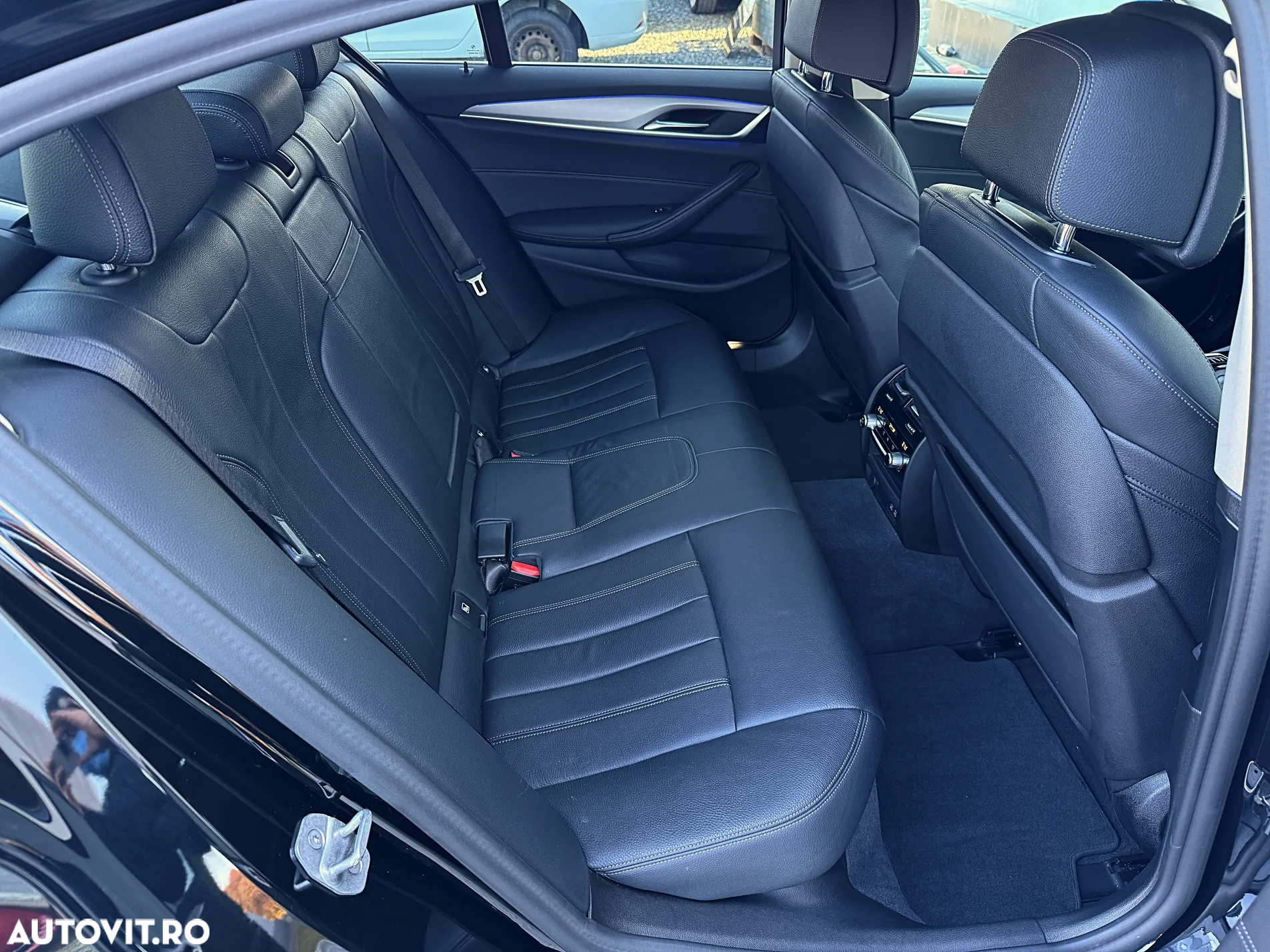 BMW Seria 5 520d Aut. Luxury Line - 40