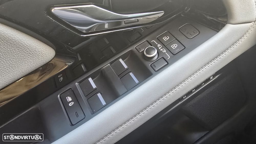 Land Rover Range Rover Evoque 1.5 P300e AWD R-Dynamic SE Auto - 29