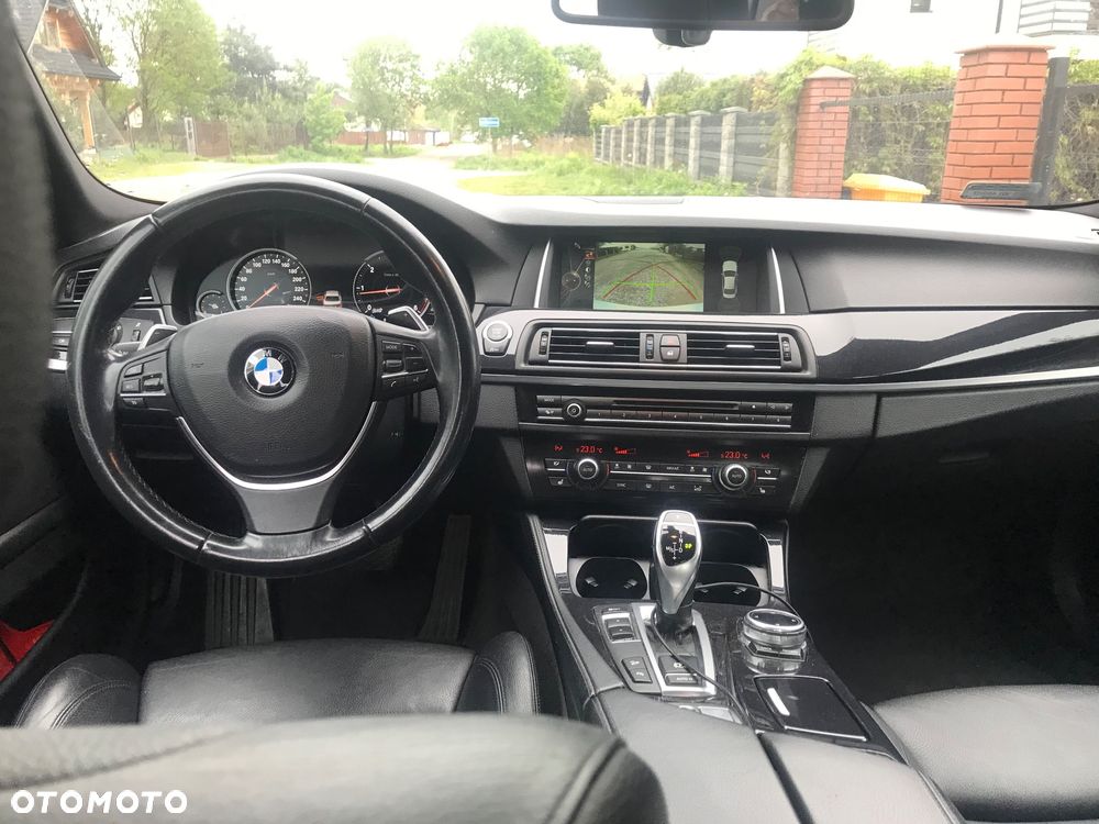 BMW Seria 5 525d xDrive - 15