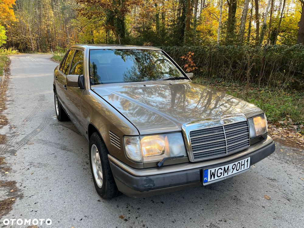 Mercedes-Benz W124 1989 photo 2