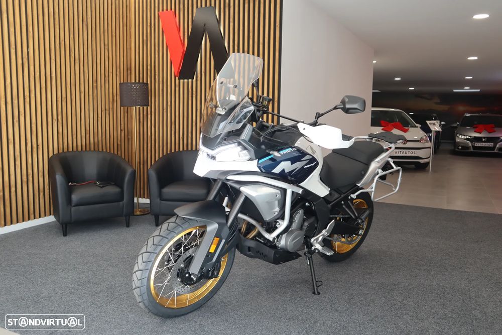 CF Moto 700MT ADV ADVENTUR
