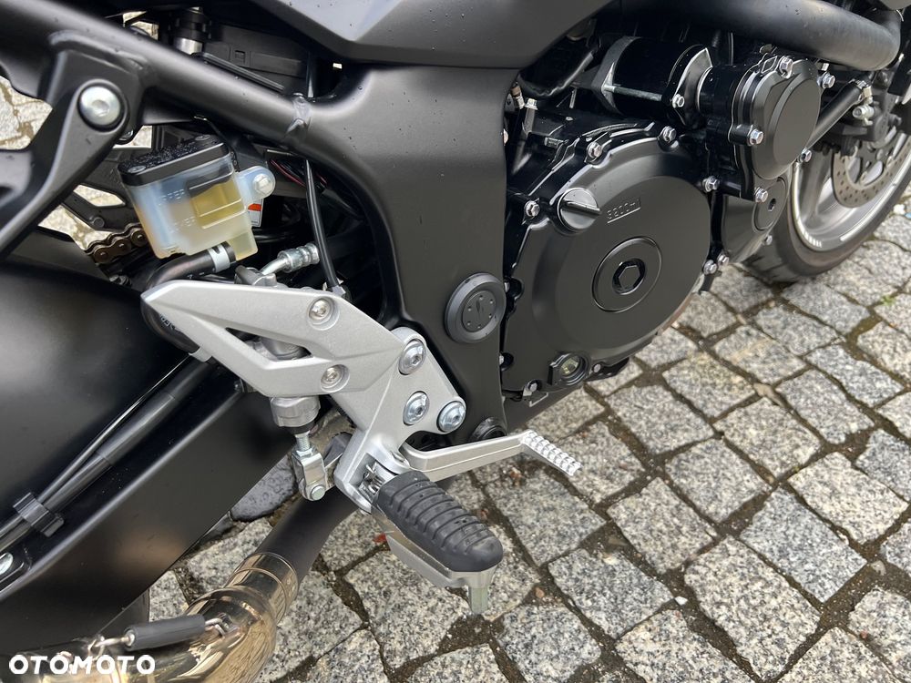 Suzuki GSR - 18
