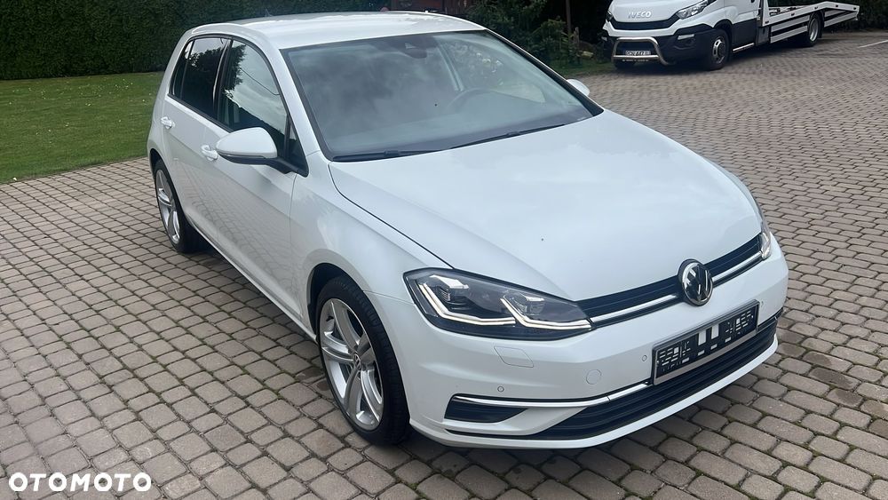 Volkswagen Golf - 1