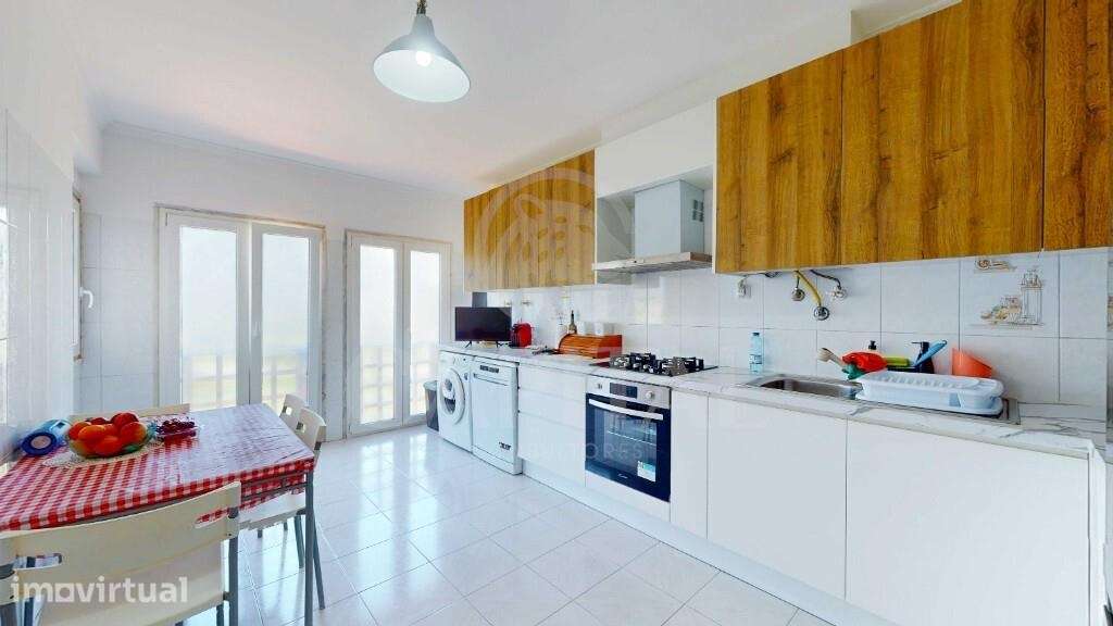 Apartamento T2 totalmente remodelado, com garagem e arrecadação, em Ca - Grande imagem: 3/23