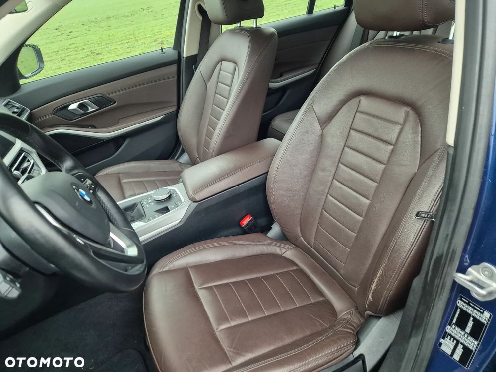 BMW Seria 3 318d Sport Line Shadow - 16