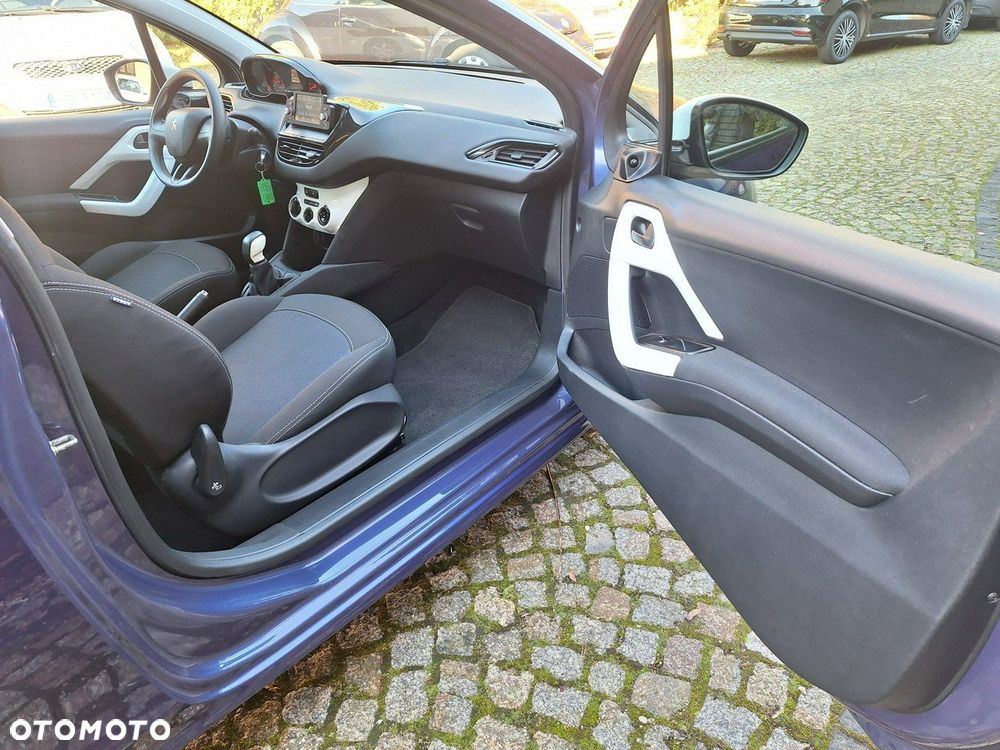 Peugeot 208 - 17