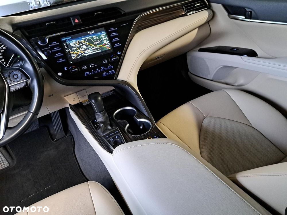 Toyota Camry 2.5 Hybrid Executive CVT - 28