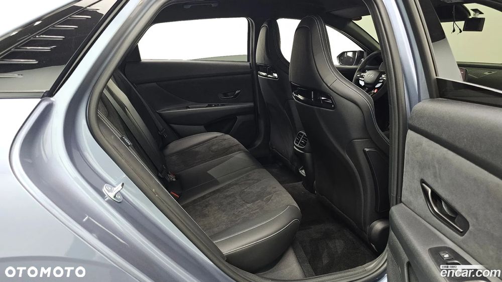 Hyundai Elantra - 26
