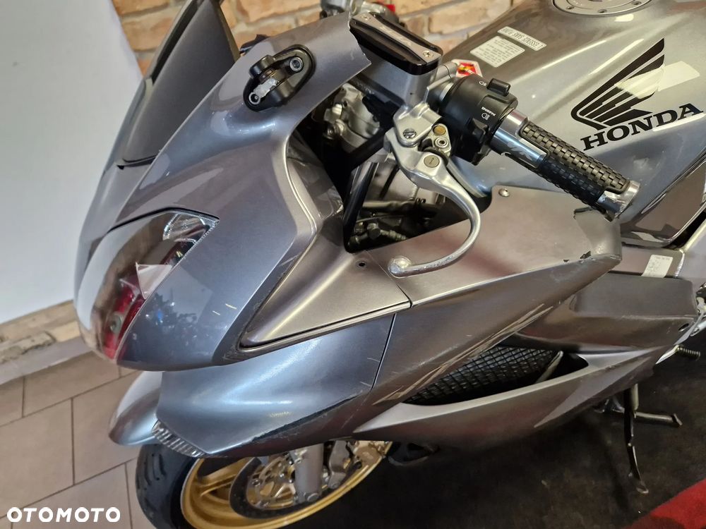 Honda VFR - 22