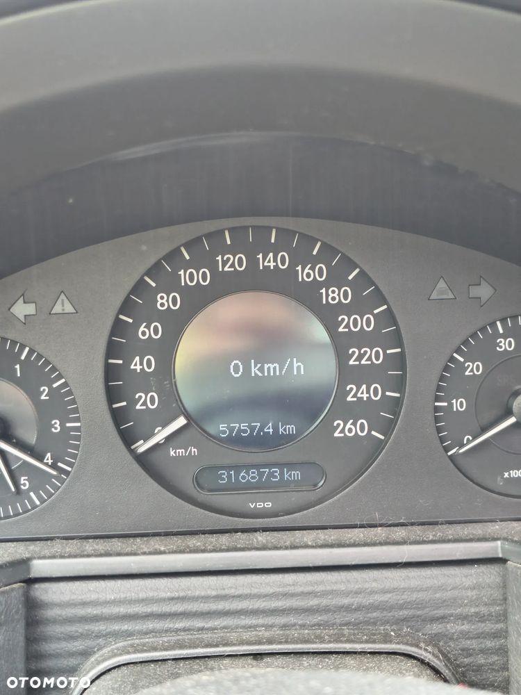 Mercedes-Benz Klasa E 200 Kompressor T Classic - 18