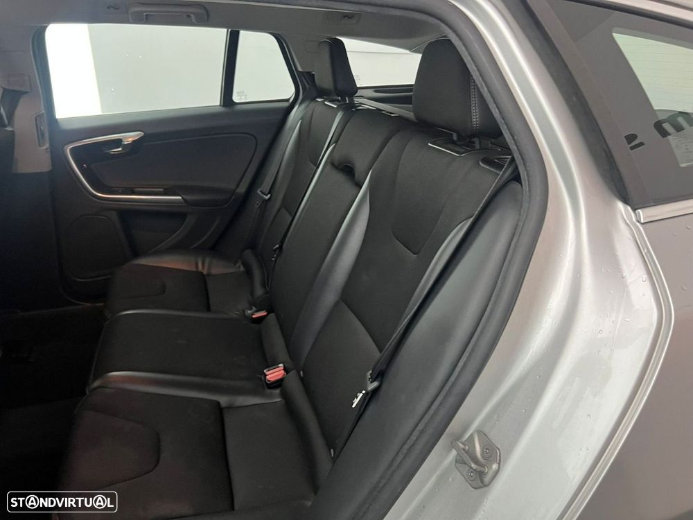 Volvo V60 2.0 D3 Momentum - 11