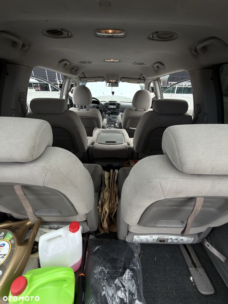 Kia Carnival - 6