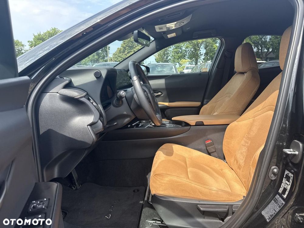 Lexus UX - 10