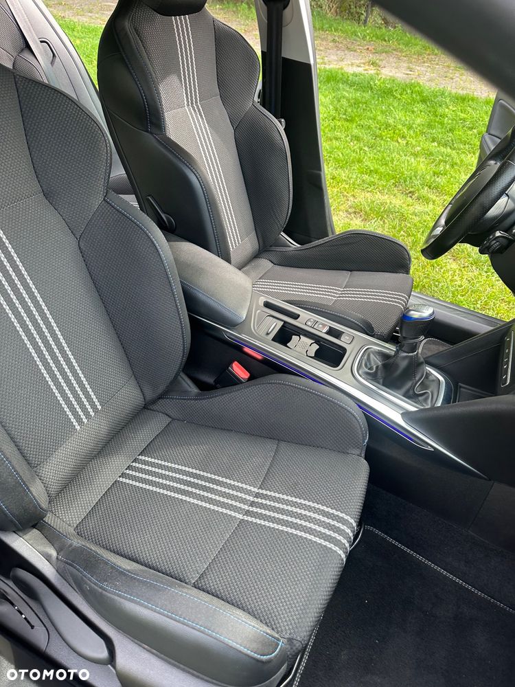 Renault Megane BLUE dCi 115 GT LINE - 30