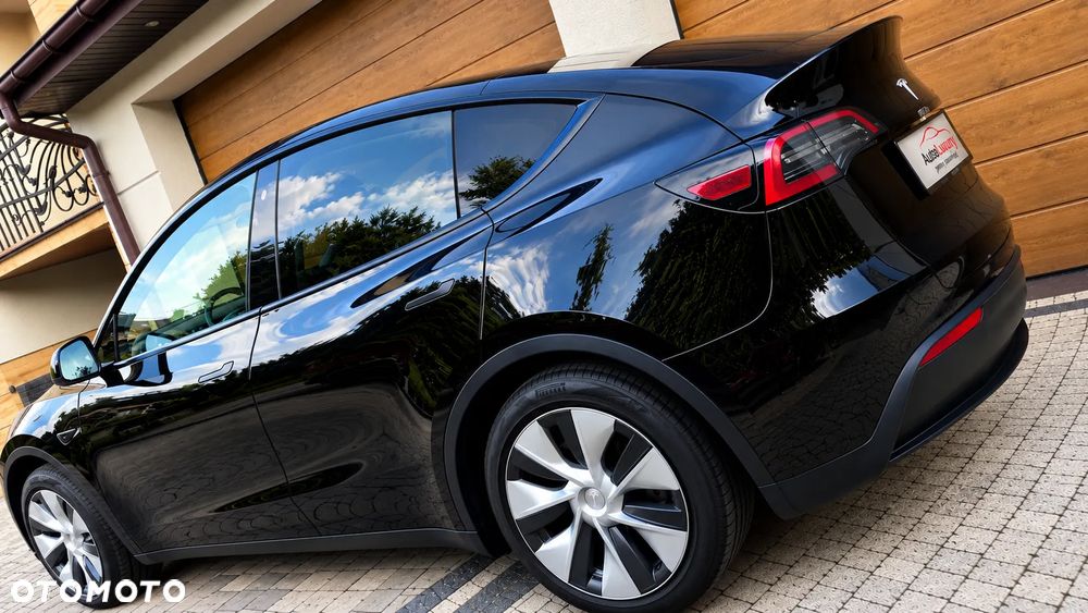 Tesla Model Y Long Range AWD - 5