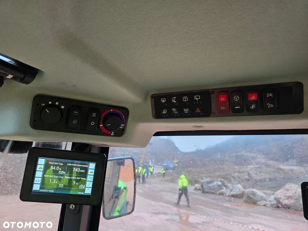 Liu Gong 820T - 11
