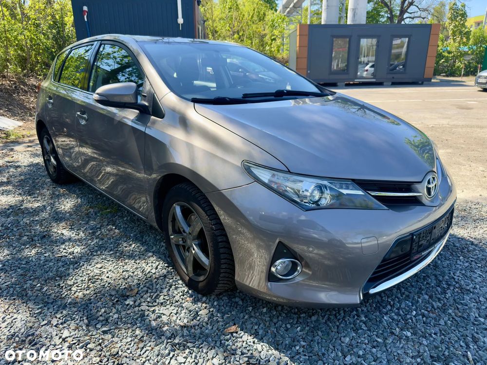 Toyota Auris 1.6 Valvematic Executive - 10