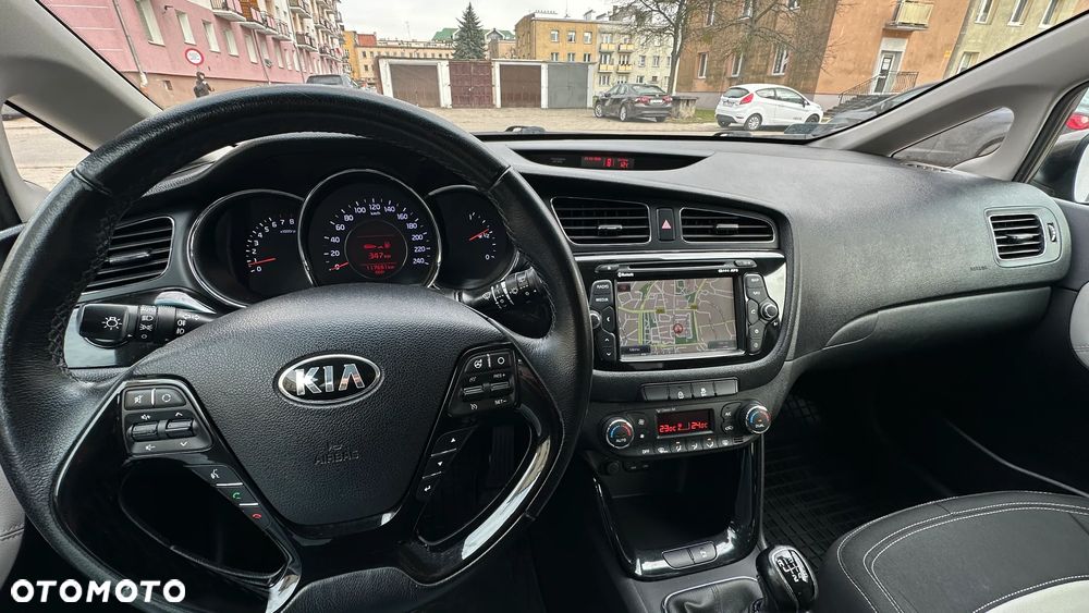Kia Ceed - 32