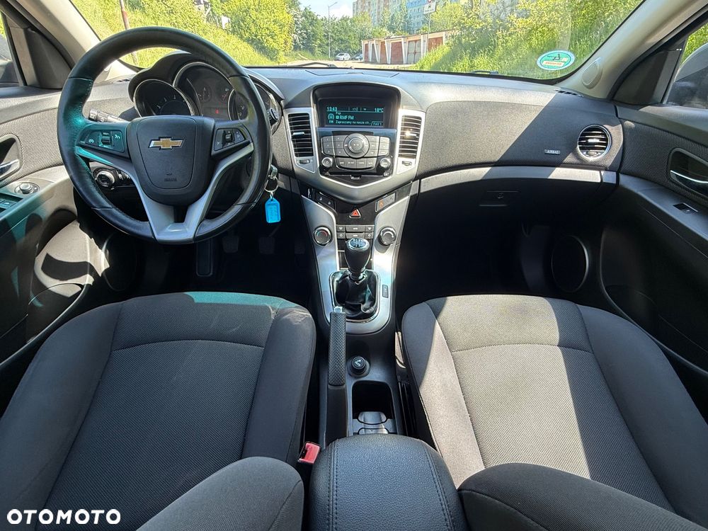 Chevrolet Cruze - 12