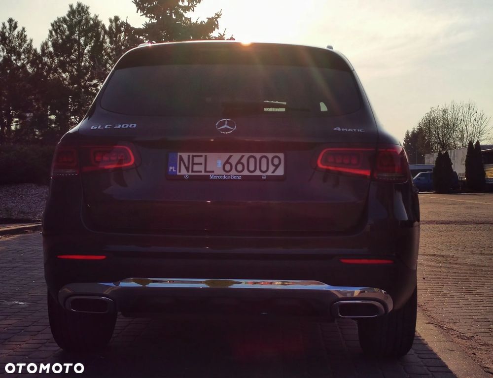 Mercedes-Benz GLC 300 4Matic 9G-TRONIC - 9