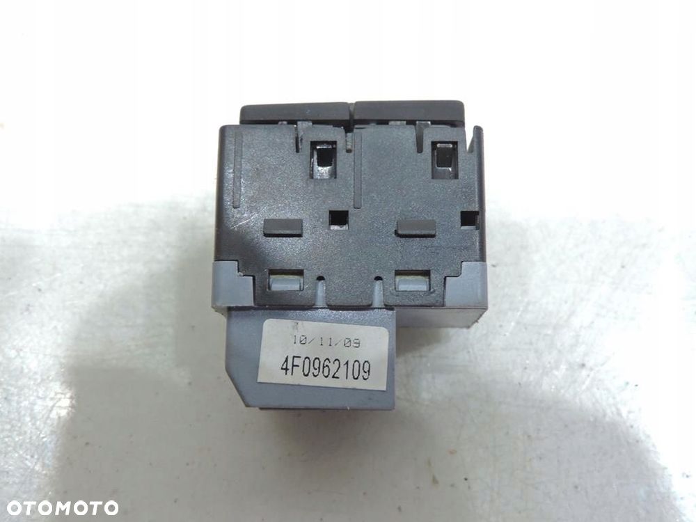 PRZEŁĄCZNIK ALARMU AUDI A3 8P LIFT - 4