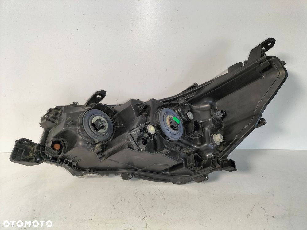 lampa przednia reflektor prawa toyota hilux viii lift 20- - 6
