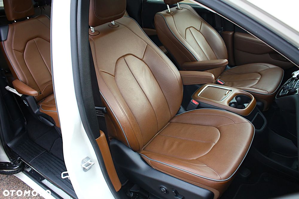 Chrysler Pacifica - 19