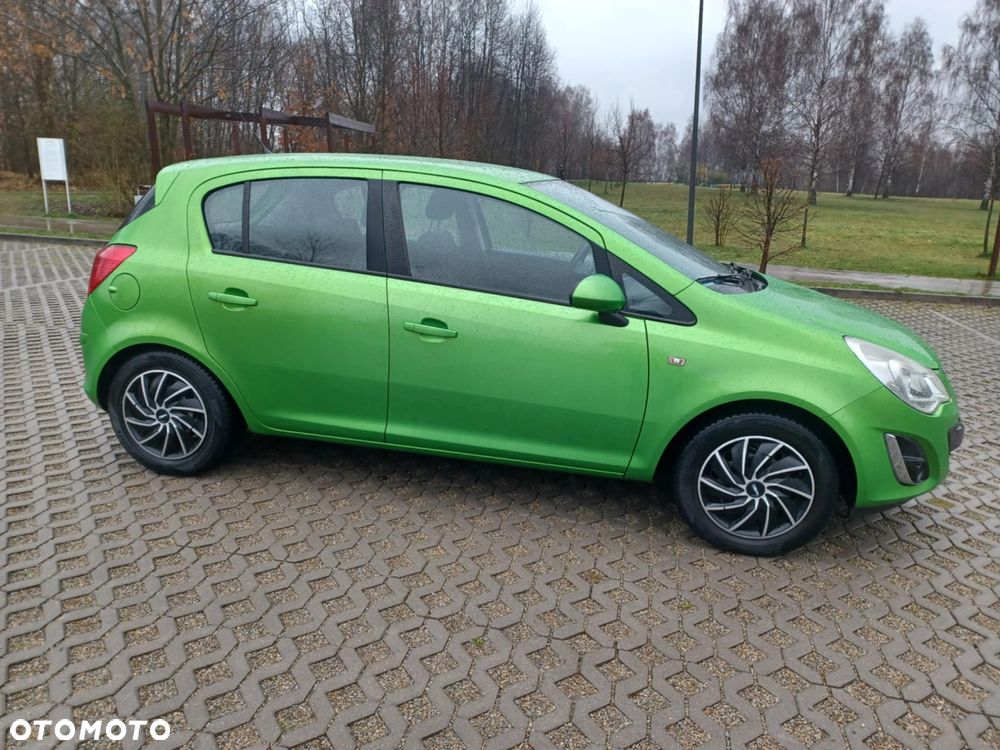 Opel Corsa 1.2 16V Cosmo - 3