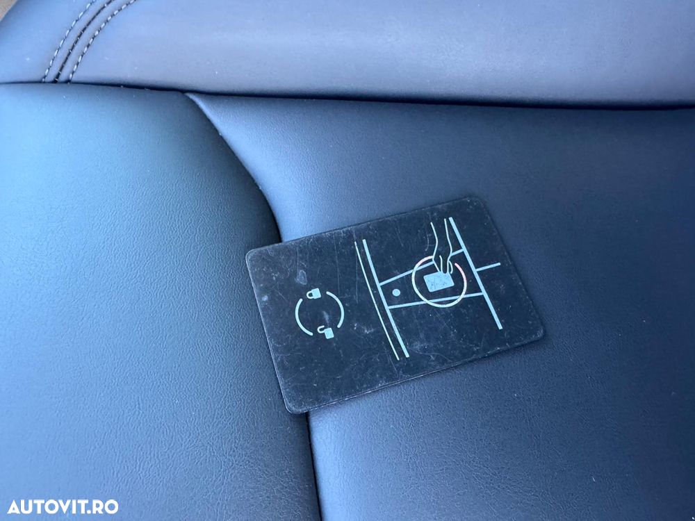 Tesla Model Y Long Range Dual Motor AWD - 6