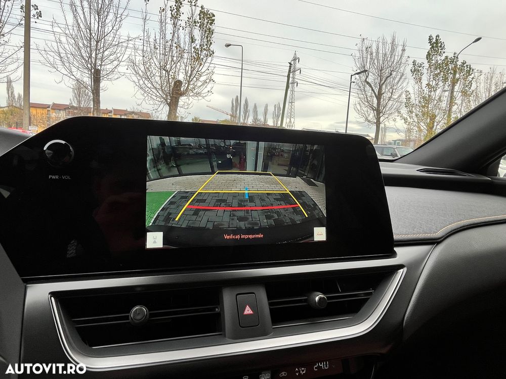 Lexus UX 300h F SPORT Design - 22