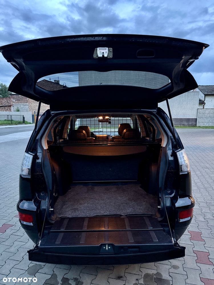 Mitsubishi Outlander 2.0 DID Intense + - 24