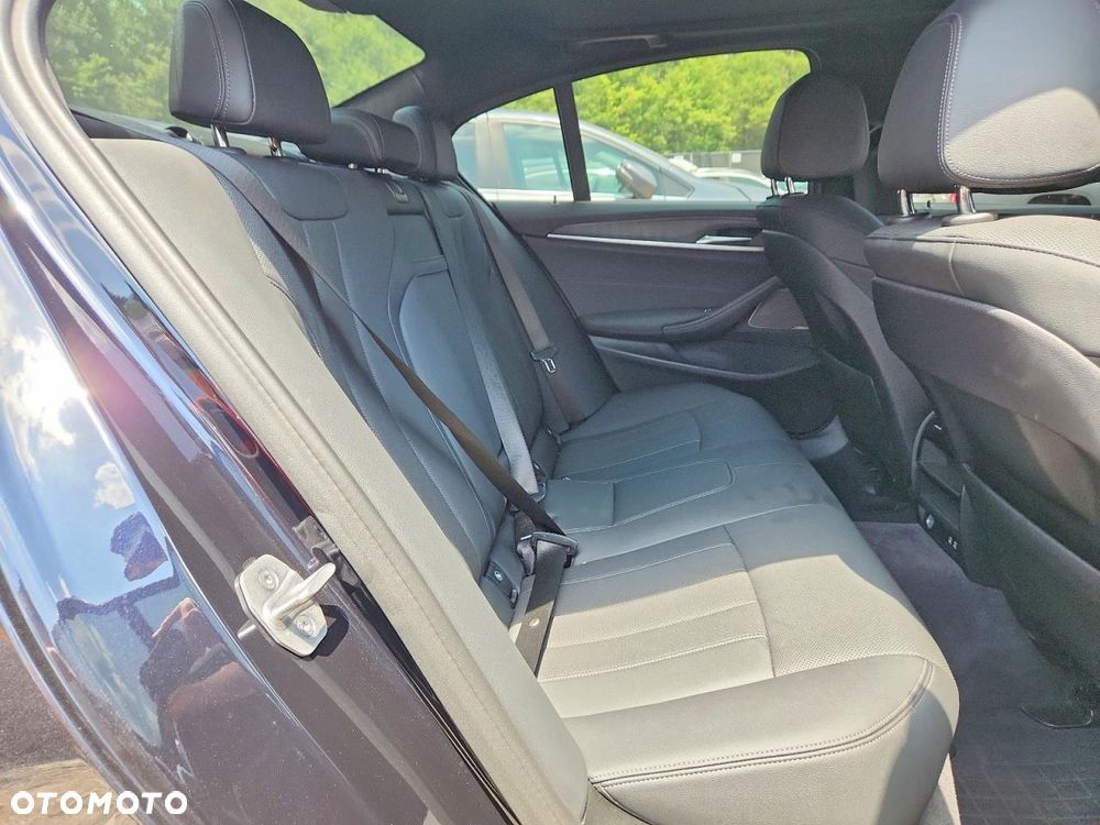 BMW Seria 5 530i xDrive M Sport Edition - 10