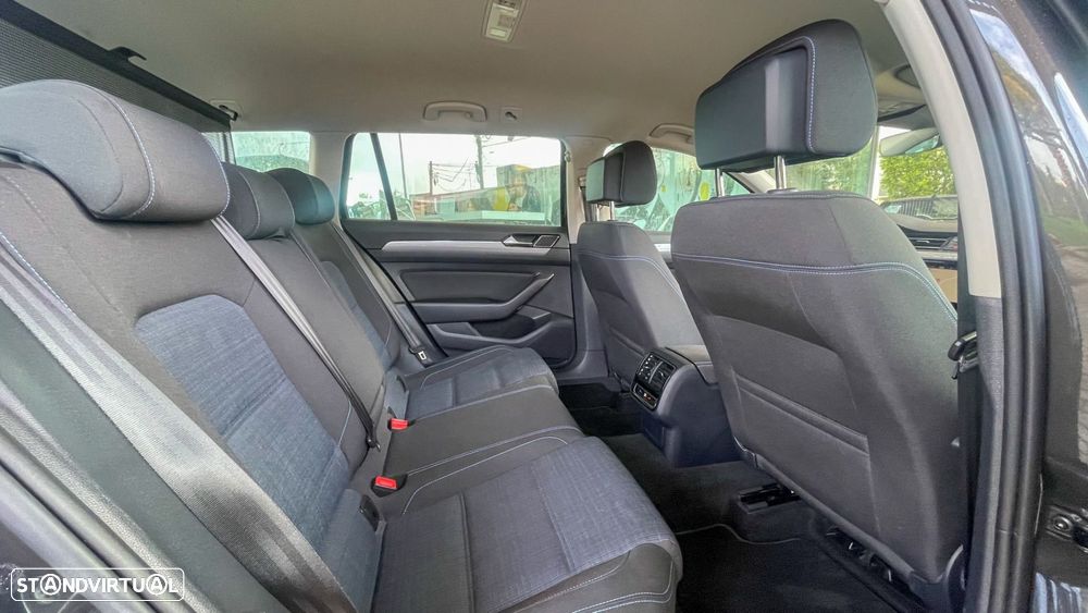 VW Passat Variant - 10