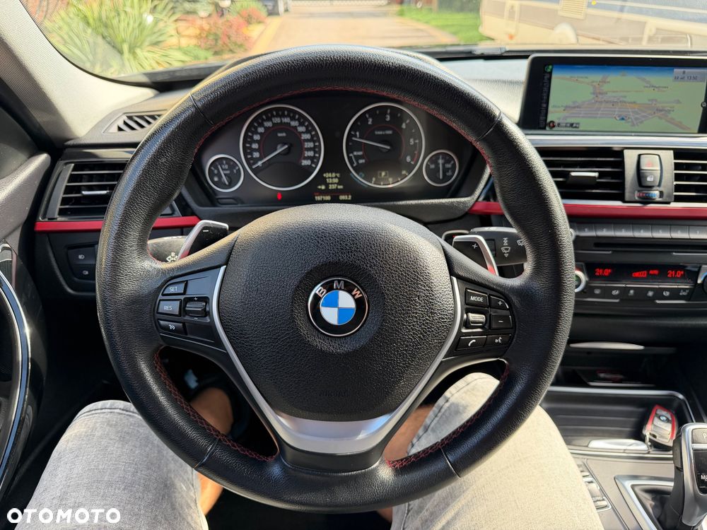 BMW Seria 3 320d Efficient Dynamic Edition Sport Line - 32
