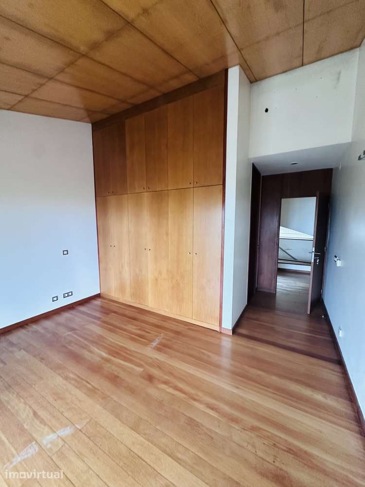 Moradia T4 com piscina, garagem e jardim em Galegos - Grande imagem: 4/17