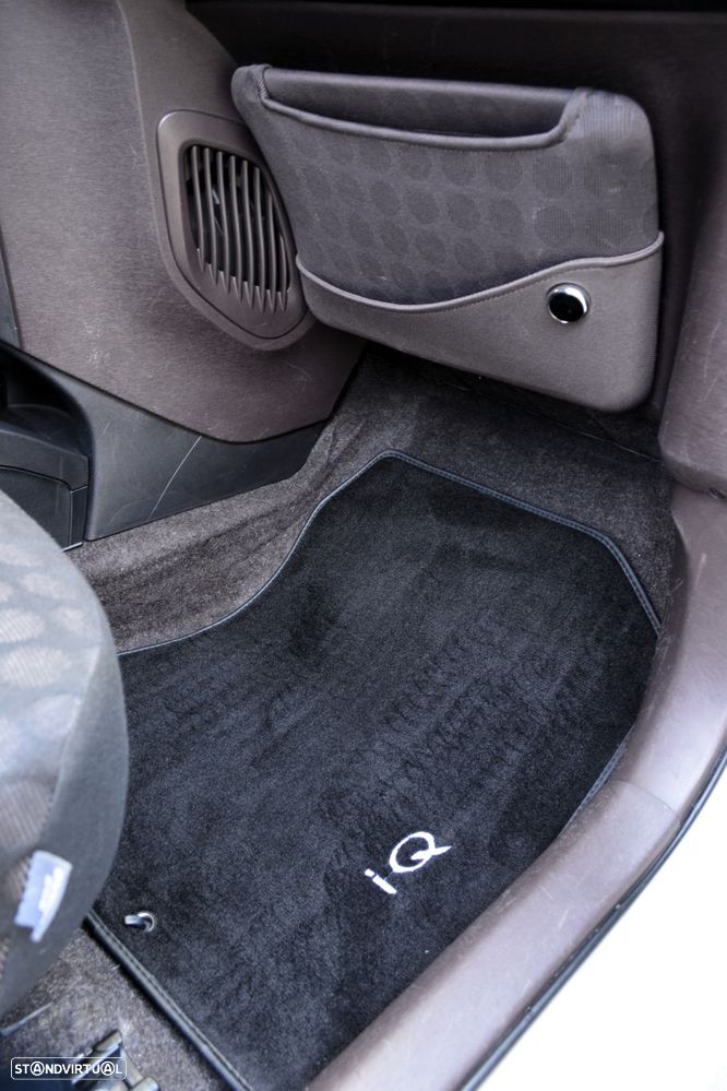 Toyota iQ 1.0 VVT-i Essential+AC - 19