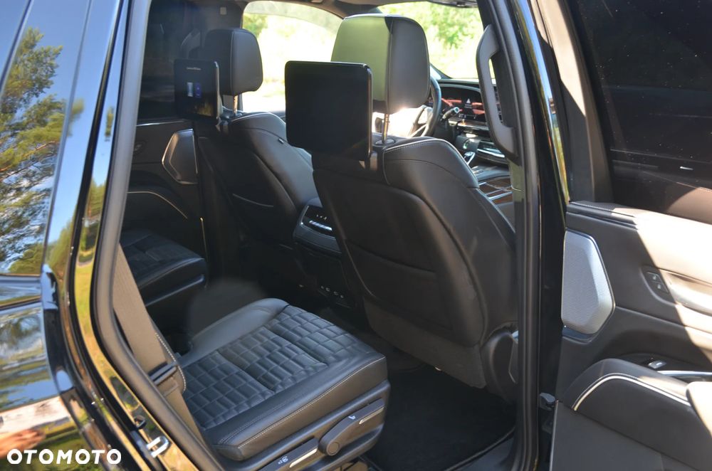 Cadillac Escalade - 29