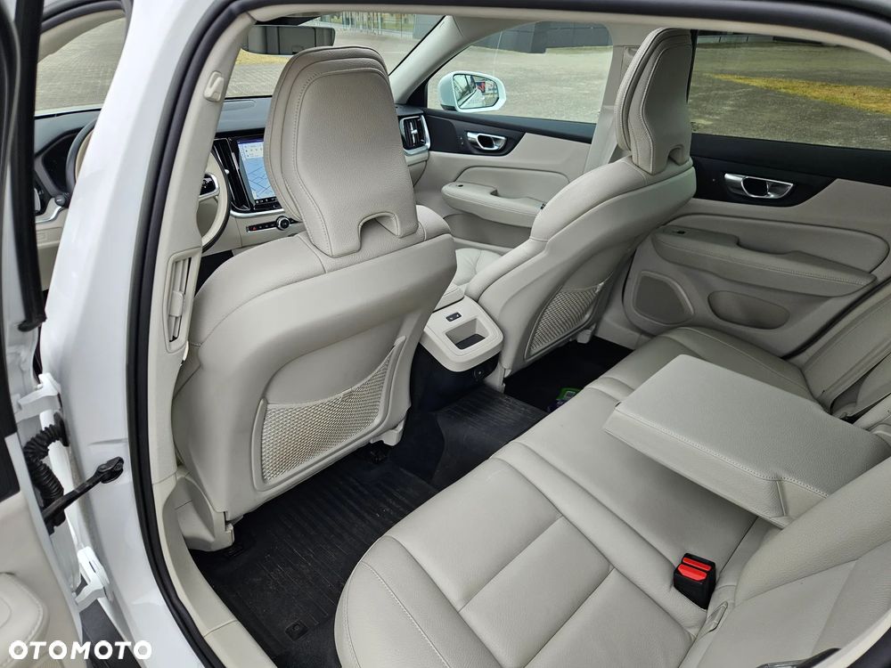 Volvo V60 Cross Country B5 B AWD Plus - 35