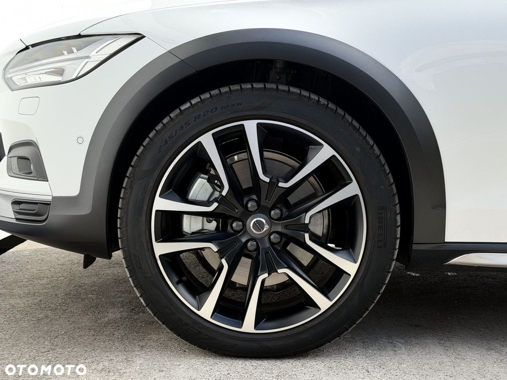 Volvo V90 Cross Country - 10