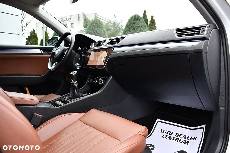 Skoda Superb 2.0 TDI Sportline - 6