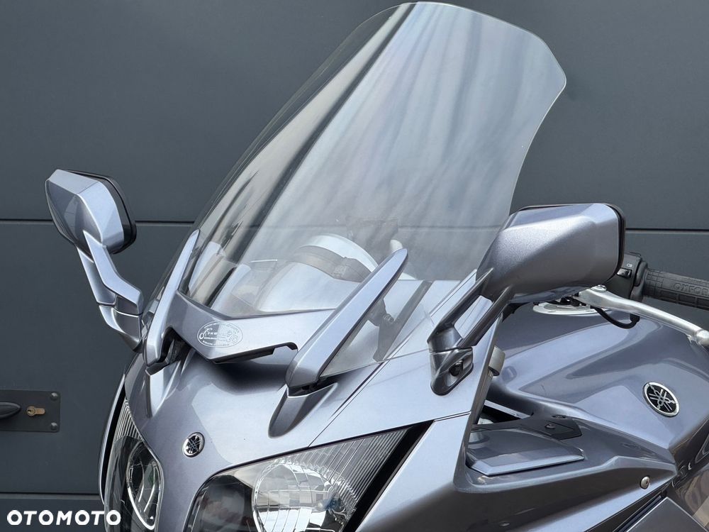 Yamaha FJR - 28