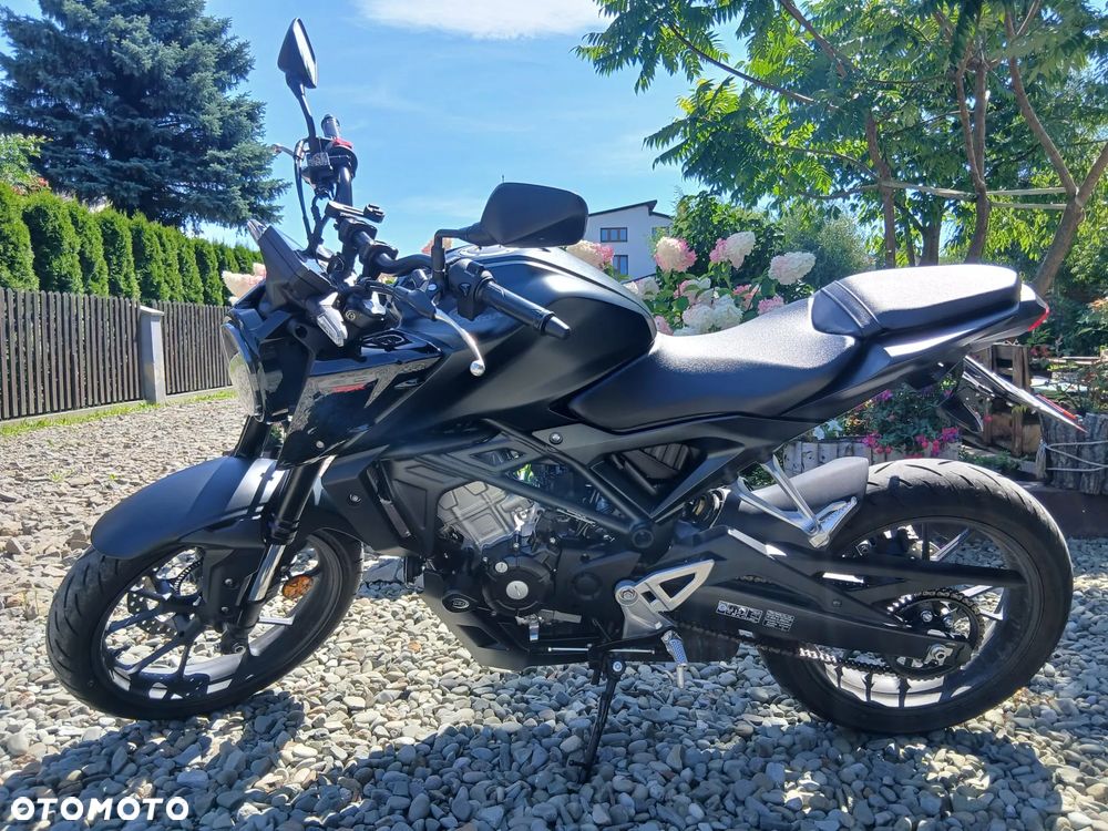 Honda CB - 12