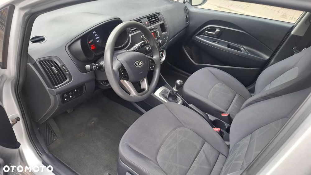 Kia Rio 1.2 Dream Team Edition - 11