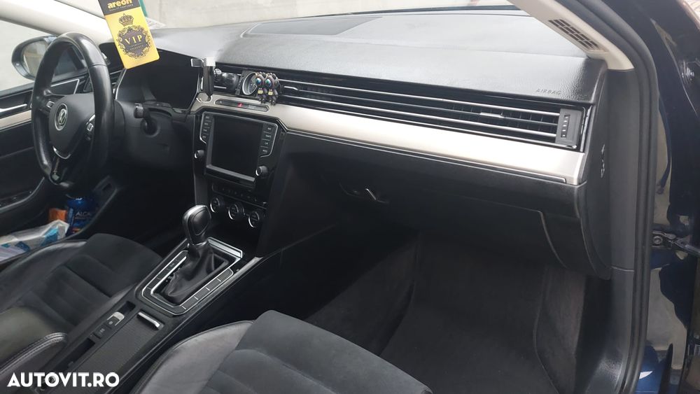 Volkswagen Passat - 12