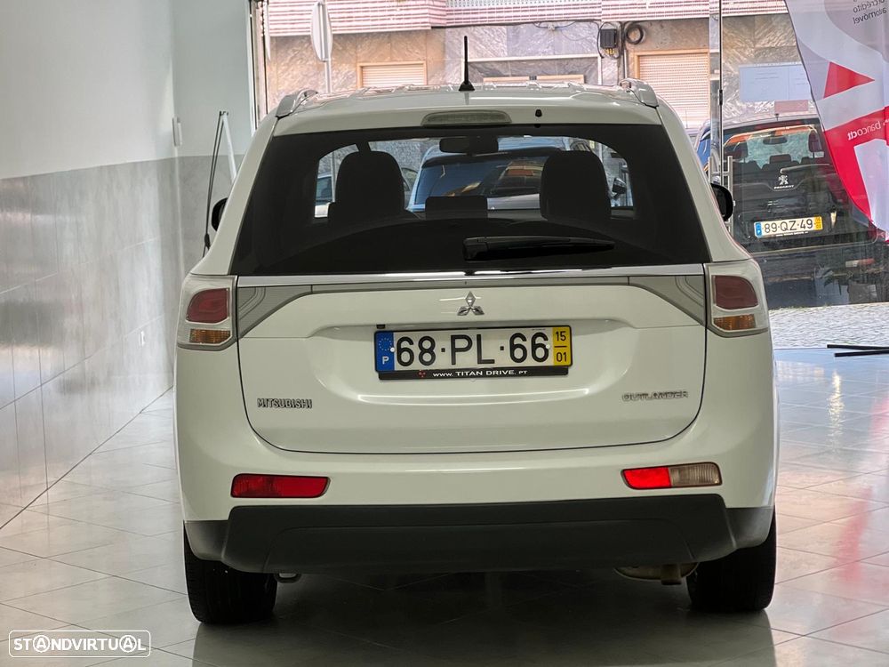 Mitsubishi Outlander 2.2 DI-D Instyle Navi - 4