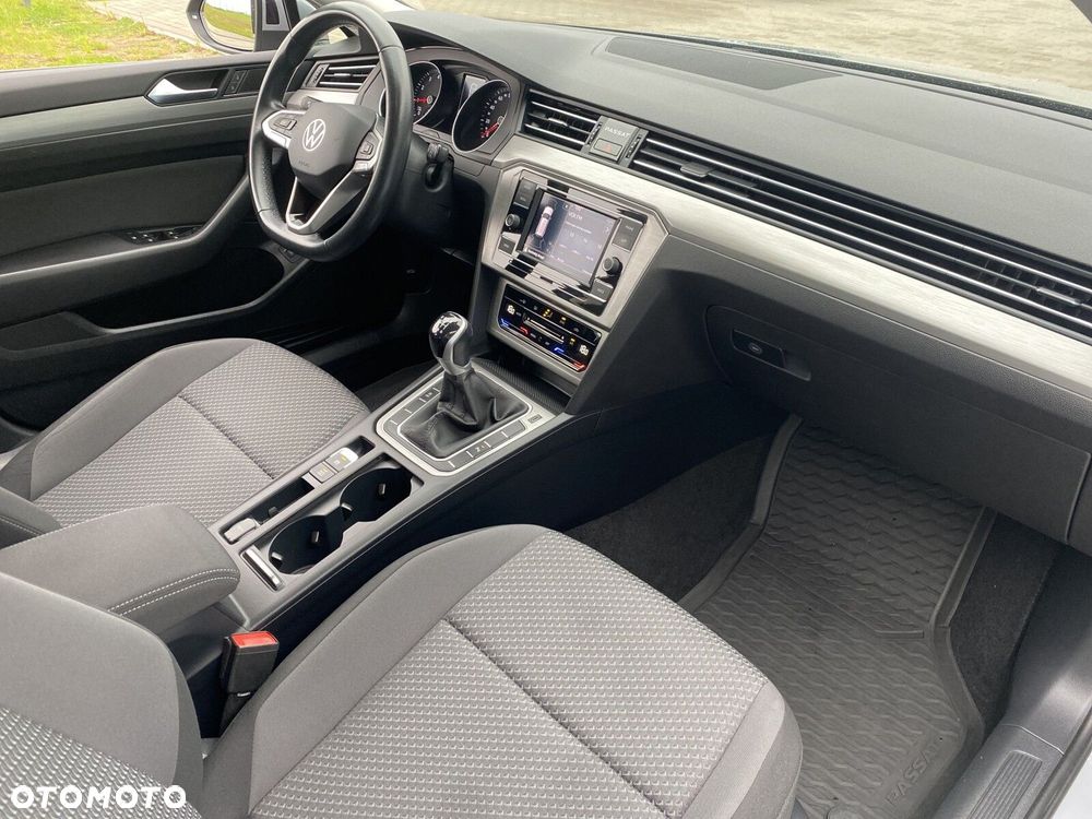 Volkswagen Passat - 15