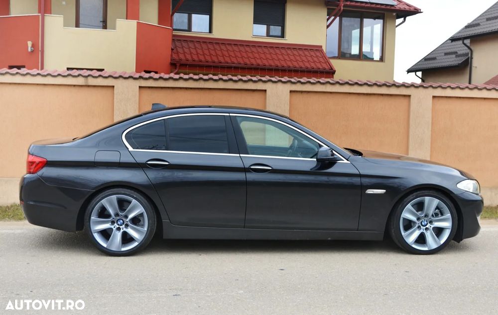 BMW Seria 5 520d xDrive - 13