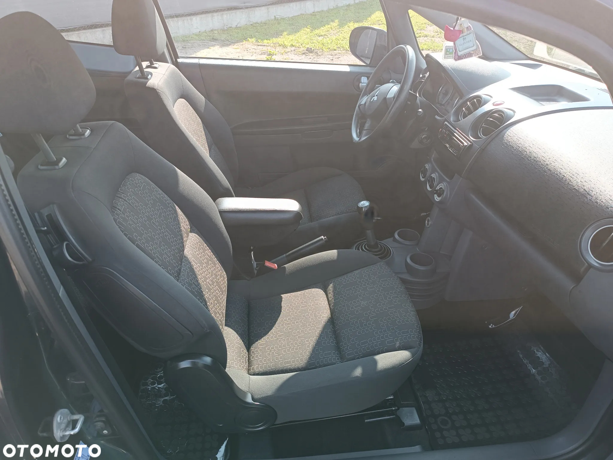 Mitsubishi Colt 1.1 - 11