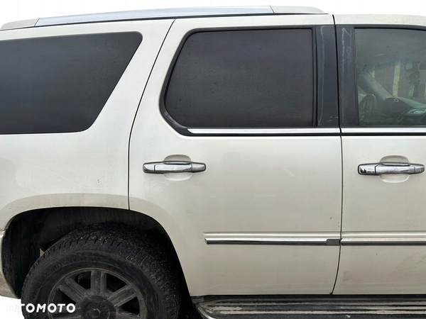 CADILLAC ESCALADE 07-14 DRZWI TYLNE PRAWE ORYGINAŁ OEM