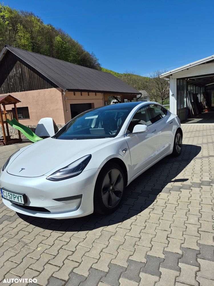 Tesla Model 3 - 3